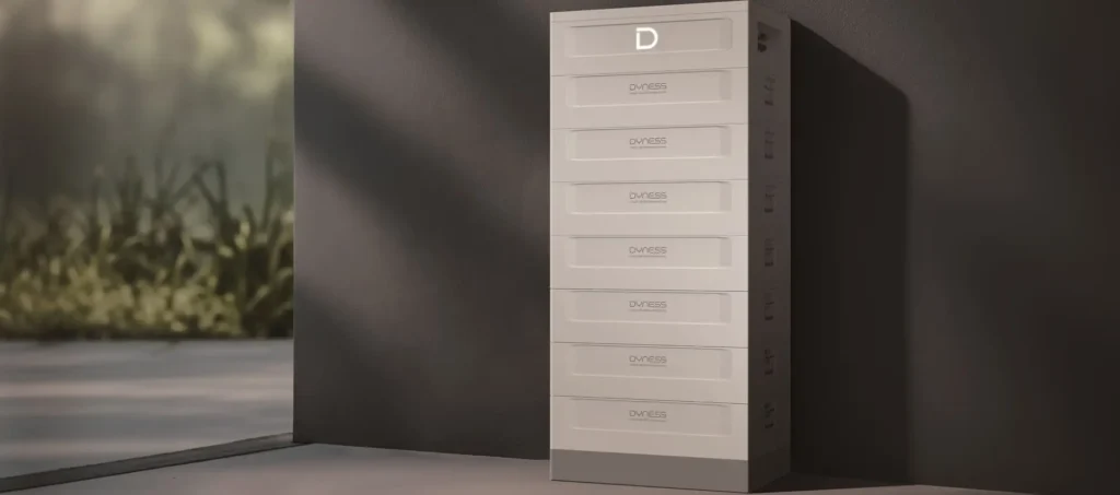 Systém Dyness STACK100 Pro; prodává se SBDU100 Pro se základnou, bateriové moduly nejsou součástí